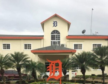 Roban academia de los Tigres de Detroit en San Pedro de Macor&iacute;s
