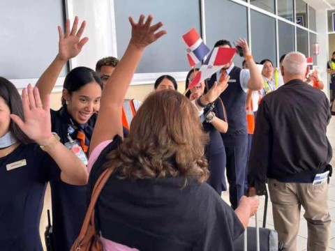 Llega a Santiago el primer vuelo desde Orlando, Florida
