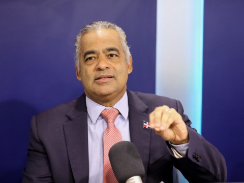 Joel Santos explica razones por las que se renegoci&oacute; con Aerodom siete a&ntilde;os antes de terminar contrato
