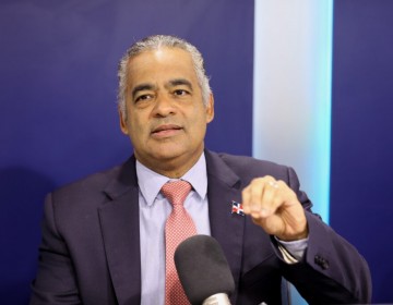 Joel Santos explica razones por las que se renegoci&oacute; con Aerodom siete a&ntilde;os antes de terminar contrato