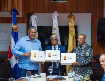Bienes Nacionales entrega a Interior y Polic&iacute;a 12,000 tabletas descargadas por la JCE