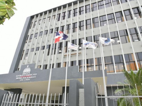 Abinader emite decreto que crea fideicomiso p&uacute;blico para terrenos del CEA