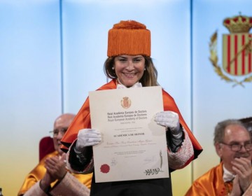 Carolina Mej&iacute;a es investida como Acad&eacute;mica de Honor en la Real Academia Europea de Doctores