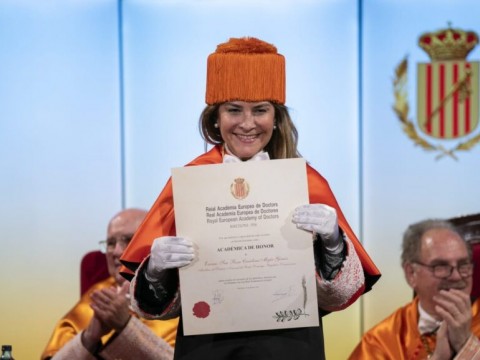 Carolina Mej&iacute;a es investida como Acad&eacute;mica de Honor en la Real Academia Europea de Doctores