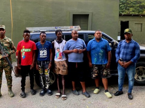 Interceptan tres yipetas con haitianos indocumentados en Independencia y Montecristi