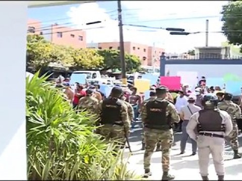 Exempleados de Obras P&uacute;blicas reclaman &ldquo;semidesnudos&rdquo; prestaciones laborales