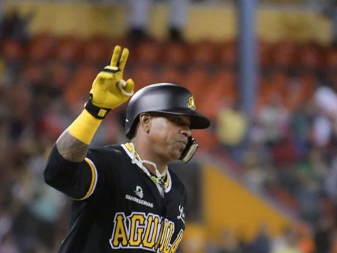 &Aacute;guilas vencen a Leones con dos bambinazos de Yoenis C&eacute;spedes